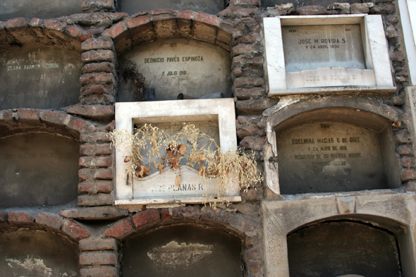 Santiago wall graves