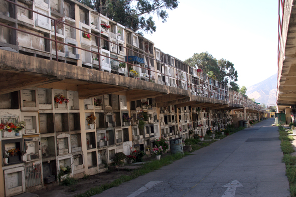 Santiago Apartment style graves